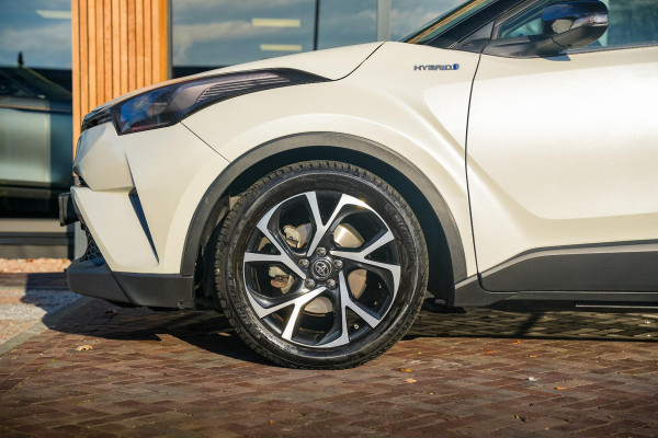 Toyota C-HR 1.8 Hybrid Bi-Tone Sterrenhemel Cruise Stoelverw. DAB+ Keyless Trekhaak 18''LM