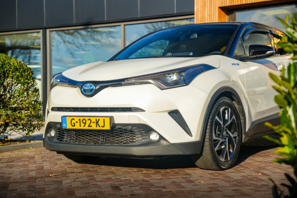 Toyota C-HR 1.8 Hybrid Bi-Tone Sterrenhemel Cruise Stoelverw. DAB+ Keyless Trekhaak 18''LM