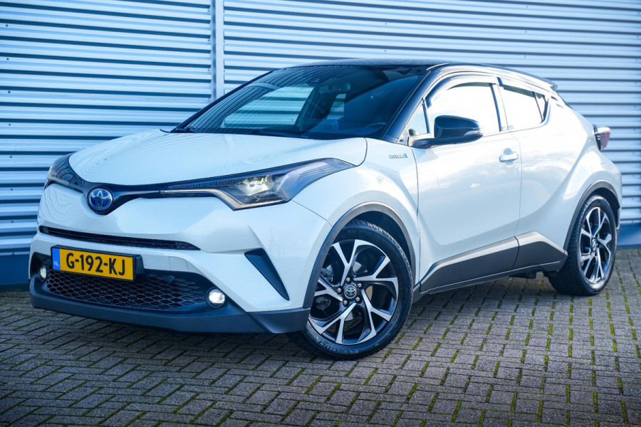 Toyota C-HR 1.8 Hybrid Bi-Tone Sterrenhemel Cruise Stoelverw. DAB+ Keyless Trekhaak 18''LM