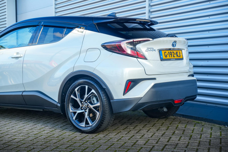 Toyota C-HR 1.8 Hybrid Bi-Tone Sterrenhemel Cruise Stoelverw. DAB+ Keyless Trekhaak 18''LM