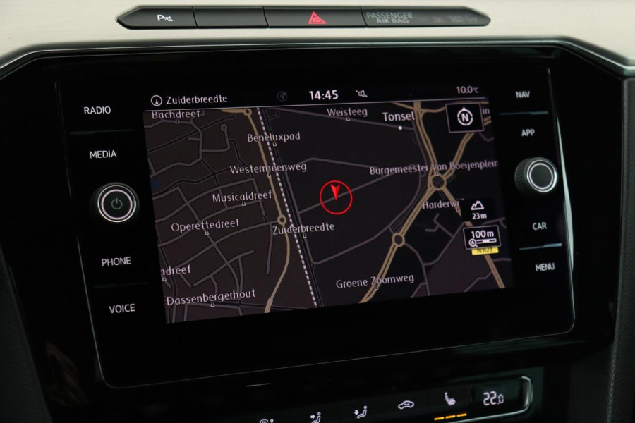 Volkswagen Passat 1.4 TSI R-line | Trekhaak | Stoelverwarming | Carplay | Trekhaak | Full LED | Adaptive cruise | Active Info | Navigatie | PDC | Leder/Alcantara