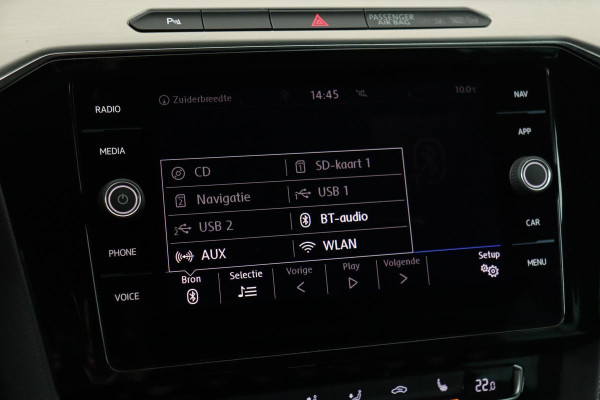 Volkswagen Passat 1.4 TSI R-line | Trekhaak | Stoelverwarming | Carplay | Trekhaak | Full LED | Adaptive cruise | Active Info | Navigatie | PDC | Leder/Alcantara