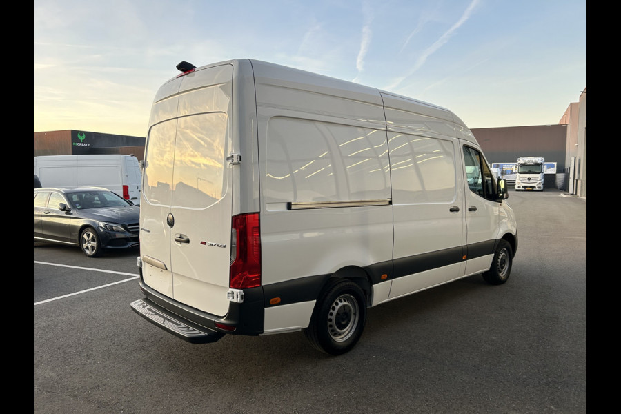 Mercedes-Benz Sprinter 317 CDI L2 H2 MBUX / Camera / Parkeersensoren / Carplay navigatie / Cruise control / Airco / 270 Graden achterdeuren