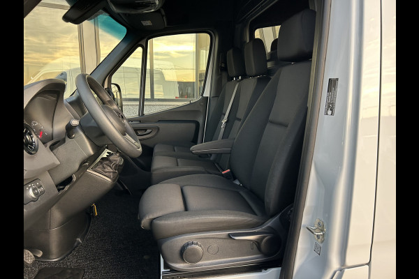 Mercedes-Benz Sprinter 317 CDI L2 H2 MBUX / Camera / Parkeersensoren / Carplay navigatie / Cruise control / Airco / 270 Graden achterdeuren