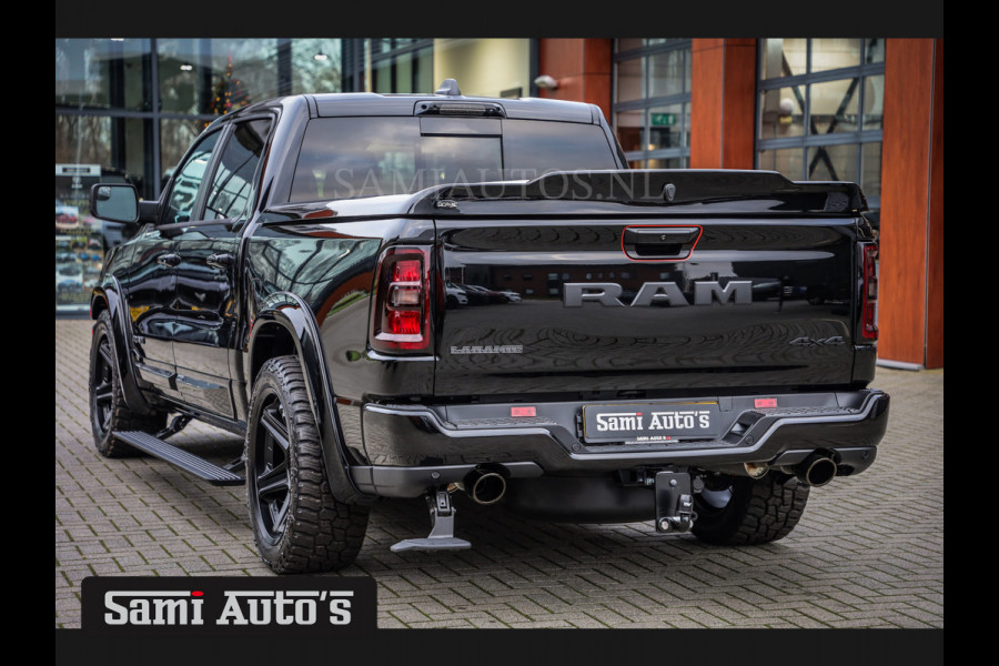 Dodge Ram NIGHT PREMIUM 2025 | BOM VOL + 14.4 INCH SCHERM | LUCHTVERING | HUD | 420PK 636 Nm | PRIJS MET LPG EN COVER EN GARANTIE | DUBBELE CABINE | PICK UP | 5 PERSOONS | DC | GRIJSKENTEKEN | VOORRAAD NR 2200 - 0886