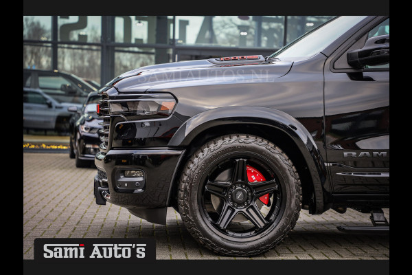 Dodge Ram NIGHT PREMIUM 2025 | BOM VOL + 14.4 INCH SCHERM | LUCHTVERING | HUD | 420PK 636 Nm | PRIJS MET LPG EN COVER EN GARANTIE | DUBBELE CABINE | PICK UP | 5 PERSOONS | DC | GRIJSKENTEKEN | VOORRAAD NR 2200 - 0886