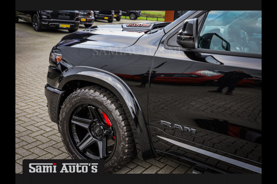 Dodge Ram NIGHT PREMIUM 2025 | BOM VOL + 14.4 INCH SCHERM | LUCHTVERING | HUD | 420PK 636 Nm | PRIJS MET LPG EN COVER EN GARANTIE | DUBBELE CABINE | PICK UP | 5 PERSOONS | DC | GRIJSKENTEKEN | VOORRAAD NR 2200 - 0886