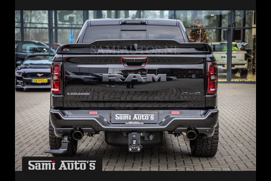 Dodge Ram NIGHT PREMIUM 2025 | BOM VOL + 14.4 INCH SCHERM | LUCHTVERING | HUD | 420PK 636 Nm | PRIJS MET LPG EN COVER EN GARANTIE | DUBBELE CABINE | PICK UP | 5 PERSOONS | DC | GRIJSKENTEKEN | VOORRAAD NR 2200 - 0886