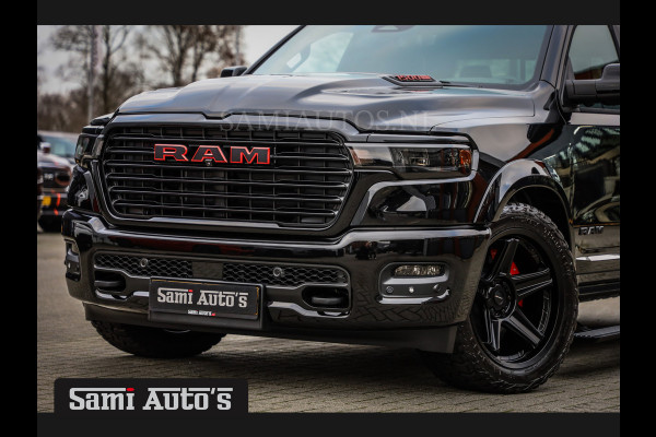 Dodge Ram NIGHT PREMIUM 2025 | BOM VOL + 14.4 INCH SCHERM | LUCHTVERING | HUD | 420PK 636 Nm | PRIJS MET LPG EN COVER EN GARANTIE | DUBBELE CABINE | PICK UP | 5 PERSOONS | DC | GRIJSKENTEKEN | VOORRAAD NR 2200 - 0886