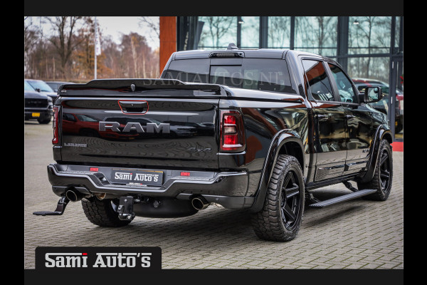 Dodge Ram NIGHT PREMIUM 2025 | BOM VOL + 14.4 INCH SCHERM | LUCHTVERING | HUD | 420PK 636 Nm | PRIJS MET LPG EN COVER EN GARANTIE | DUBBELE CABINE | PICK UP | 5 PERSOONS | DC | GRIJSKENTEKEN | VOORRAAD NR 2200 - 0886