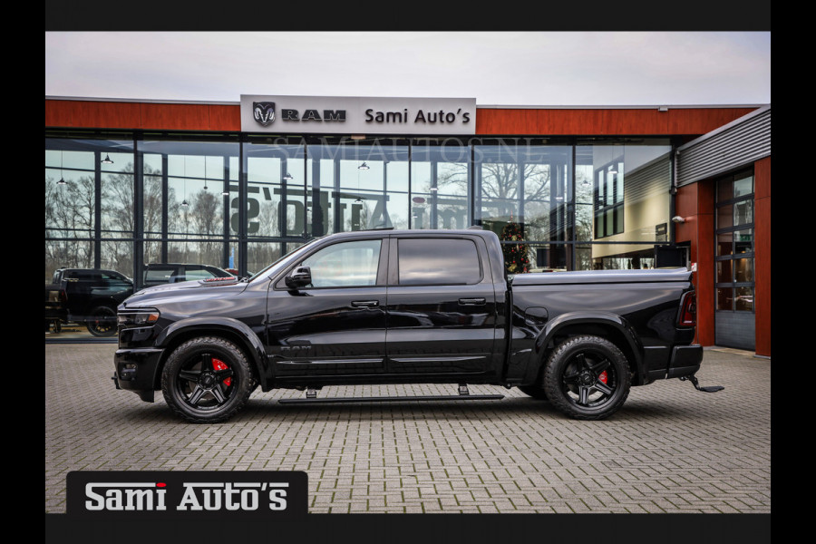 Dodge Ram NIGHT PREMIUM 2025 | BOM VOL + 14.4 INCH SCHERM | LUCHTVERING | HUD | 420PK 636 Nm | PRIJS MET LPG EN COVER EN GARANTIE | DUBBELE CABINE | PICK UP | 5 PERSOONS | DC | GRIJSKENTEKEN | VOORRAAD NR 2200 - 0886