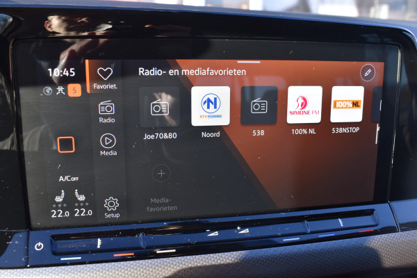 Volkswagen Golf 1.0 TSI Life Business / Adap. Cruise / Schuifdak / Navi / Carplay / Dab / Camera / Clima