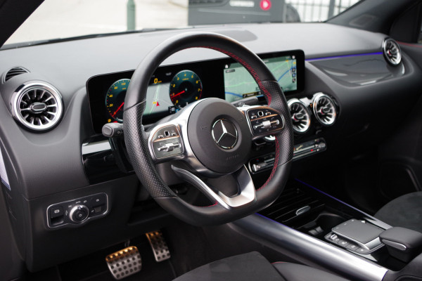 Mercedes-Benz GLA 180 AMG Line Automaat, Trekhaak, Groot-Navigatie, Camera, Sfeerverlichting, Carplay