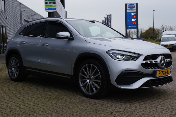 Mercedes-Benz GLA 180 AMG Line Automaat, Trekhaak, Groot-Navigatie, Camera, Sfeerverlichting, Carplay