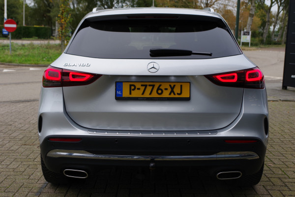 Mercedes-Benz GLA 180 AMG Line Automaat, Trekhaak, Groot-Navigatie, Camera, Sfeerverlichting, Carplay