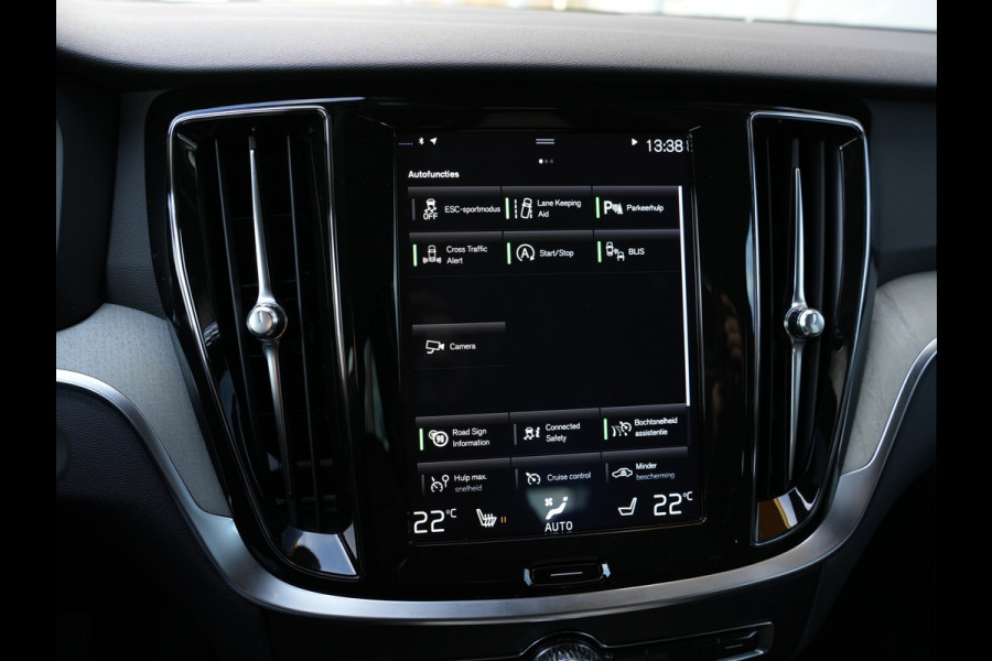 Volvo V60 2.0 T4 Inscription | Navigatie | Adaptive Cruise | Full Led