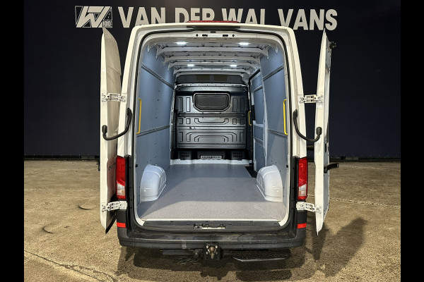 Volkswagen Crafter 2.0 TDI 140pk L3H3 L2H2 Euro6 Airco | Navigatie | Cruisecontrol | Parkeersensoren Apple carplay, android auto, trekhaak