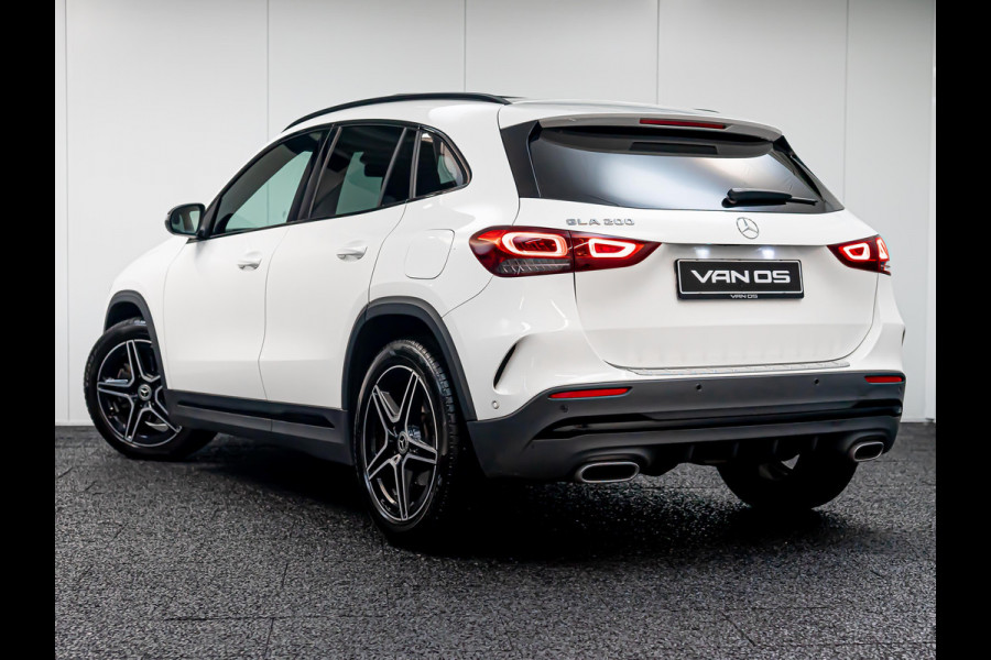 Mercedes-Benz GLA GLA 200 AMG Line | NIGHT | Pano