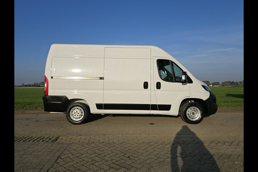 Peugeot Boxer 335 2.2 BlueHDi L2 H2 - Euro 6 - 140 Pk - ParkeerCamera - Airco - Cruise Control