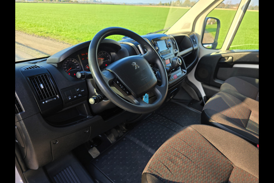 Peugeot Boxer 335 2.2 BlueHDi L2 H2 - Euro 6 - 140 Pk - ParkeerCamera - Airco - Cruise Control