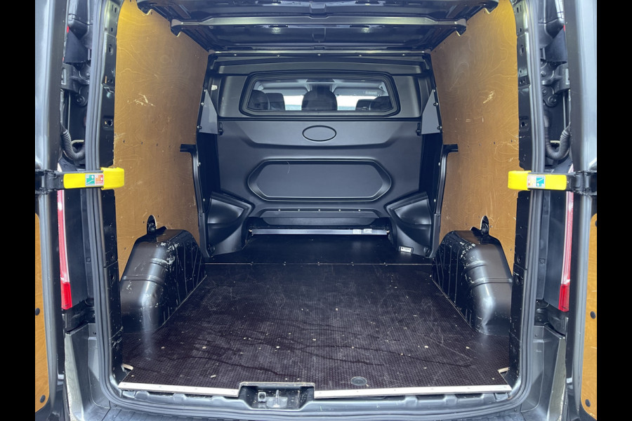 Ford Transit Custom 290 2.0 TDCI 130pk L2H1 Limited DC 5 persoons / vaste prijs rijklaar € 20.950 ex btw / lease vanaf € 375 / airco / cruise / navi / magnetic grijs metallic / trekhaak 2800 kg !