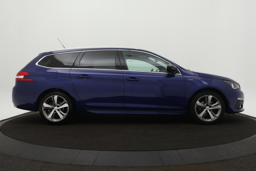 Peugeot 308 SW BWJ 2020 / 1.2 PT 131PK GT-line | / Pano Dak / Clima / Camera a. / Navi / Privacy glass / Carplay / PDC v+a / Leder/Stof /