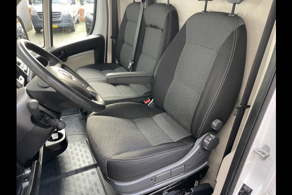 Fiat Ducato 33 2.3 MultiJet L3H2 Clim. control - Cruise control - Parksensoren achter - Navi full map - radio/tel/bluetooth - A-uitrijcamera - multifunctioneel stuurwiel - Trekhaak - 2 zitpl. RV - Zijschuifd.R - Tussenschot  ideaal voor bus camper /verkeerd in goede staat