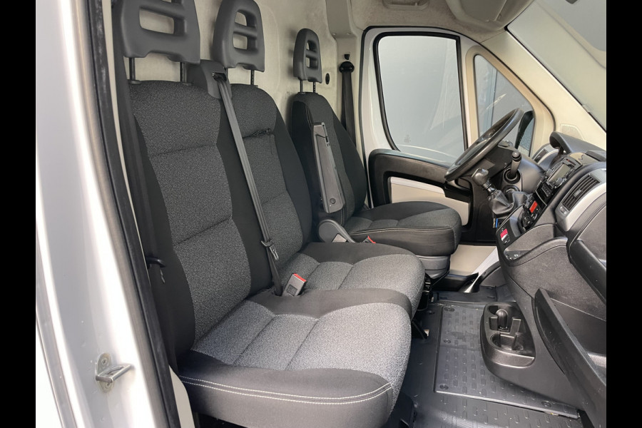 Fiat Ducato 33 2.3 MultiJet L3H2 Clim. control - Cruise control - Parksensoren achter - Navi full map - radio/tel/bluetooth - A-uitrijcamera - multifunctioneel stuurwiel - Trekhaak - 2 zitpl. RV - Zijschuifd.R - Tussenschot  ideaal voor bus camper /verkeerd in goede staat