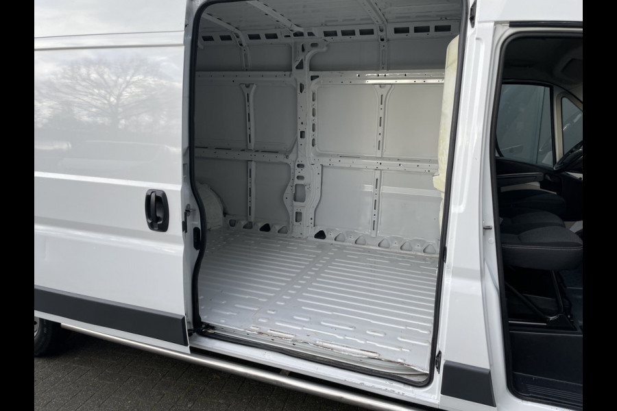 Fiat Ducato 33 2.3 MultiJet L3H2 Clim. control - Cruise control - Parksensoren achter - Navi full map - radio/tel/bluetooth - A-uitrijcamera - multifunctioneel stuurwiel - Trekhaak - 2 zitpl. RV - Zijschuifd.R - Tussenschot  ideaal voor bus camper /verkeerd in goede staat