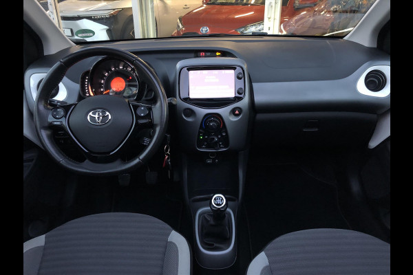 Toyota Aygo 1.0 VVT-i X-Wave Cabrio | Open dak, Lichtmetalen velgen, Apple CarPlay/Android Auto, Parkeercamera, In hoogte verstelbare stoel