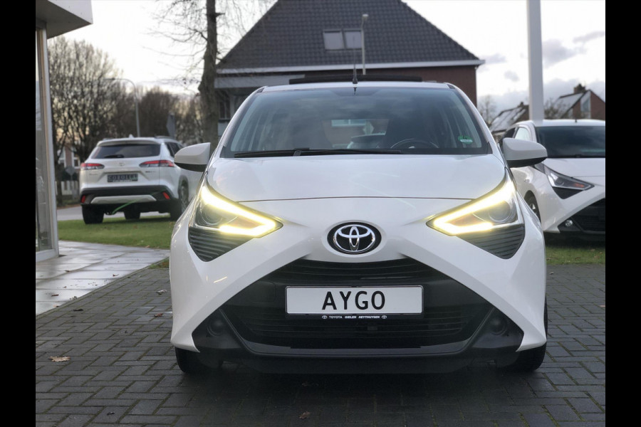 Toyota Aygo 1.0 VVT-i X-Wave Cabrio | Open dak, Lichtmetalen velgen, Apple CarPlay/Android Auto, Parkeercamera, In hoogte verstelbare stoel