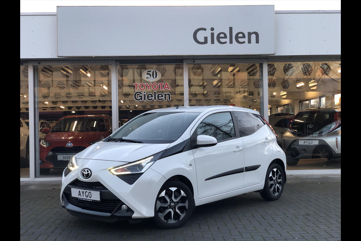 Toyota Aygo 1.0 VVT-i X-Joy | Eerste eigenaar, Lichtmetalen velgen, CarPlay, Privacy glass, Climate control, Parkeercamera, Weinig KM!