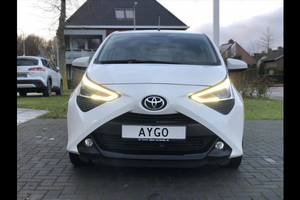 Toyota Aygo 1.0 VVT-i X-Joy | Eerste eigenaar, Lichtmetalen velgen, CarPlay, Privacy glass, Climate control, Parkeercamera, Weinig KM!