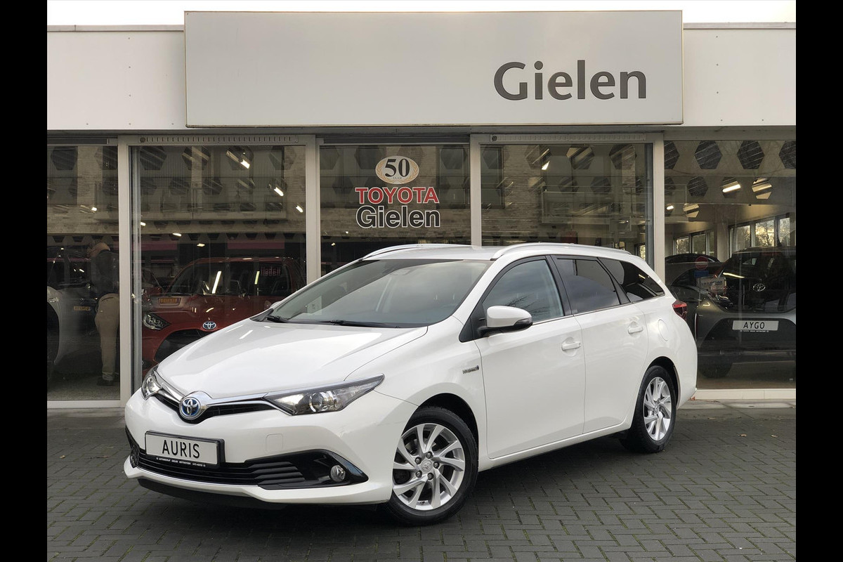 Toyota Auris Touring Sports 1.8 Hybrid Dynamic | Navigatie, Cruise control, Stoelverwarming, Lichtmetalen velgen, Climate control