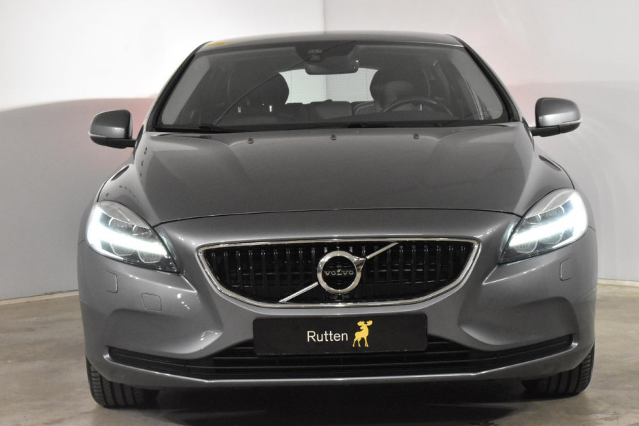 Volvo V40 T2 122PK Nordic+ / Navigatie / Parkeerseonsoren achter / Voorstoelen Verwarmd / Cruise Control /