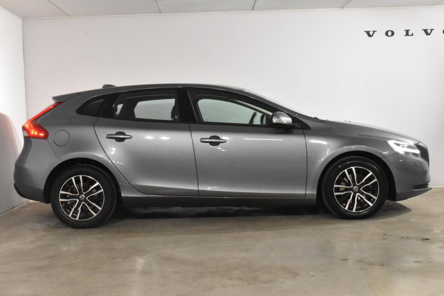 Volvo V40 T2 122PK Nordic+ / Navigatie / Parkeerseonsoren achter / Voorstoelen Verwarmd / Cruise Control /