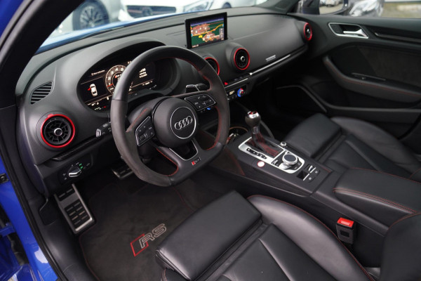 Audi RS3 Limousine 2.5 TFSI RS 3 quattro | Bang&Olufsen | Panorama | RS-zetels | Carbon | Alcantara inleg | Adaptieve cruise | NAP