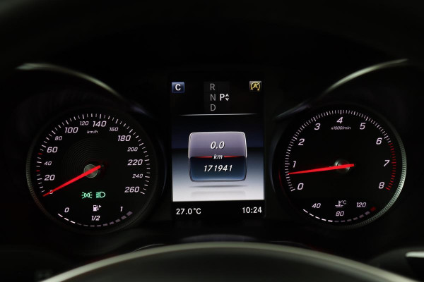 Mercedes-Benz C-Klasse 180 AMG Night | Panoramadak | Leder | Camera | Stoelverwarming | Full LED | Park Assist | Navigatie | Bluetooth