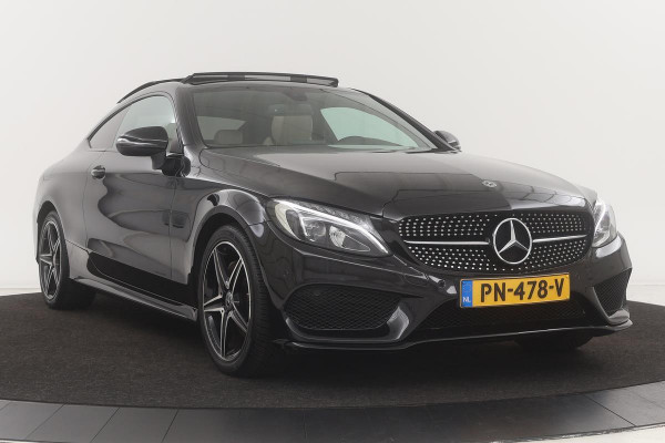 Mercedes-Benz C-Klasse 180 AMG Night | Panoramadak | Leder | Camera | Stoelverwarming | Full LED | Park Assist | Navigatie | Bluetooth