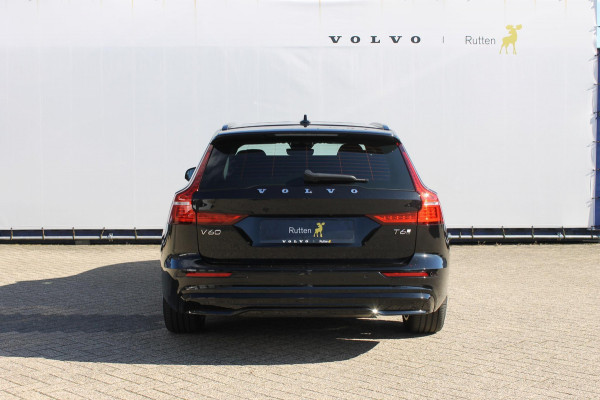 Volvo V60 T6 350PK Autm. Recharge AWD Plus Dark Panoramisch schuif-kanteldak / 18" lichtmetalen velgen / Semi elektrisch wegklapbare trekhaak / 360 graden rondom zichtcamera /