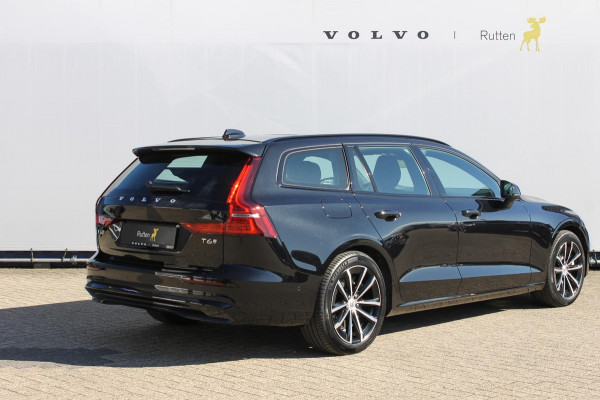 Volvo V60 T6 350PK Autm. Recharge AWD Plus Dark Panoramisch schuif-kanteldak / 18" lichtmetalen velgen / Semi elektrisch wegklapbare trekhaak / 360 graden rondom zichtcamera /