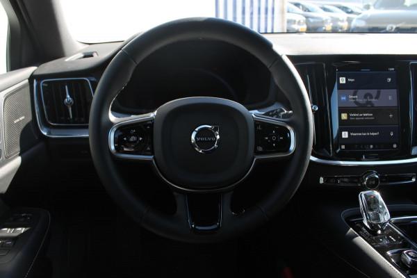 Volvo V60 T6 350PK Autm. Recharge AWD Plus Dark Panoramisch schuif-kanteldak / 18" lichtmetalen velgen / Semi elektrisch wegklapbare trekhaak / 360 graden rondom zichtcamera /