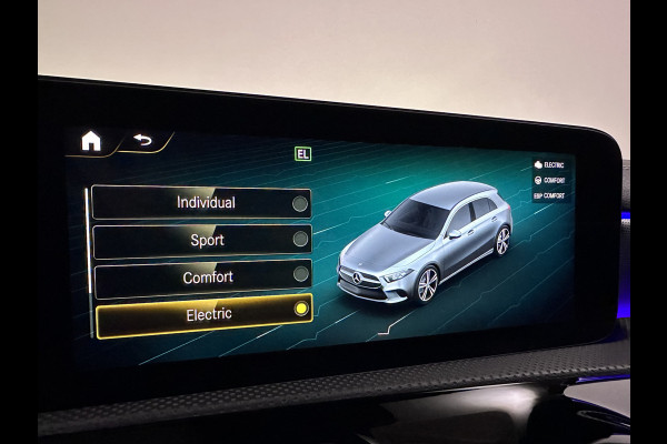 Mercedes-Benz A-Klasse 250 e AMG Edition Plug In Hybrid Dealer O.H 218pk PHEV | Adaptive Cruise | Burmester | Multibeam LED | Widescreen Navi | Sfeerverlichting | Apple Carplay | DAB |