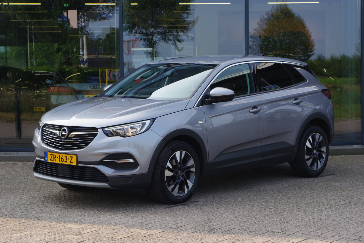 Opel Grandland X 1.2 Turbo 130 PK Automaat Business Executive, LM Velgen, Carplay, Cruise Control