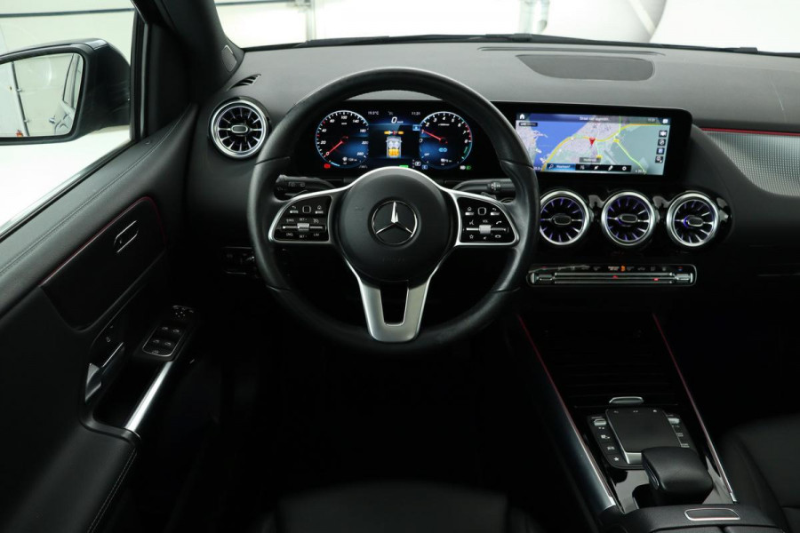 Mercedes-Benz B-Klasse 250e Luxury | Panoramadak | Stoelverwarming | Carplay | Trekhaak | Matrix LED | Camera | Keyless | Widescreen | Sfeerverlichting