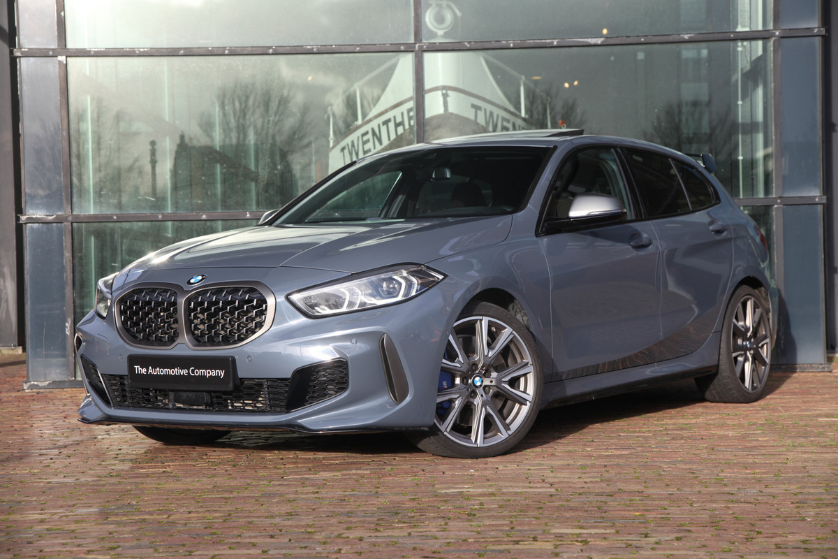 BMW 1-serie M135i xDrive Pano/ H&K Sportstoelen elektrisch