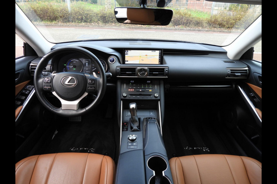 Lexus IS 300h Hybrid Edition 30 NAVI/LEER/LED/17"LMV!