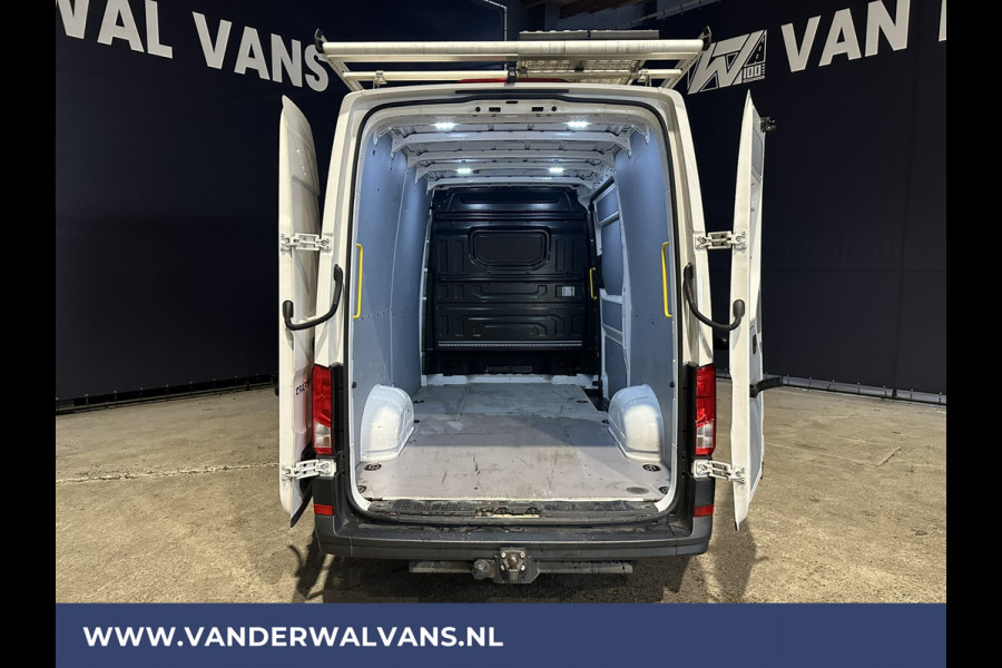 Volkswagen Crafter 2.0 TDI 141pk L3H3 L2H2 Euro6 Airco | Imperiaal | Camera | Navigatie | Apple Carplay | 3000kg Trekhaak Android Auto, Verwarmde voorruit, Bijrijdersbank