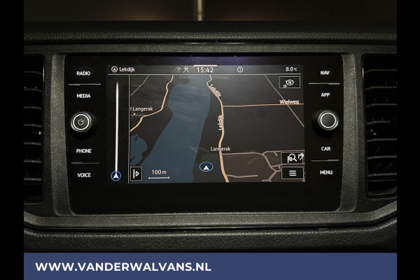 Volkswagen Crafter 2.0 TDI 141pk L3H3 L2H2 Euro6 Airco | Imperiaal | Camera | Navigatie | Apple Carplay | 3000kg Trekhaak Android Auto, Verwarmde voorruit, Bijrijdersbank