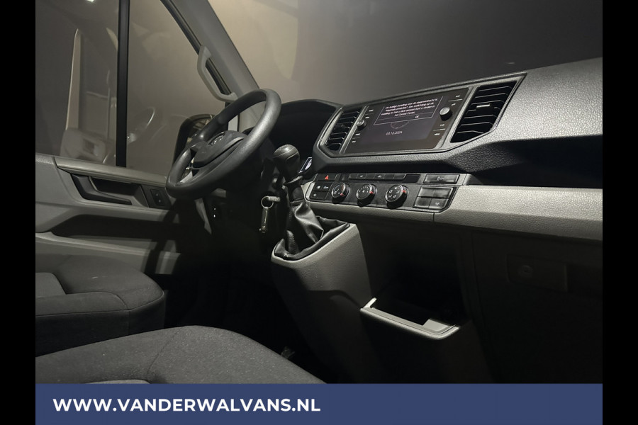 Volkswagen Crafter 2.0 TDI 141pk L3H3 L2H2 Euro6 Airco | Imperiaal | Camera | Navigatie | Apple Carplay | 3000kg Trekhaak Android Auto, Verwarmde voorruit, Bijrijdersbank